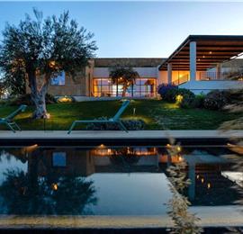 4 bedroom villa with pool near Noto, sleeps 8